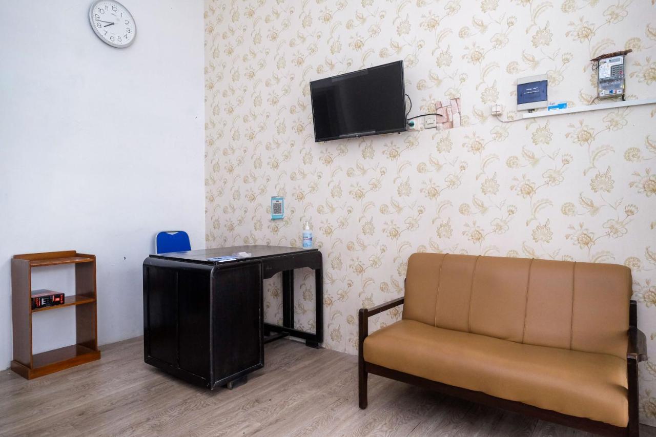 Reddoorz Syariah @ Griya Thamrin Manahan Solo Ngoại thất bức ảnh