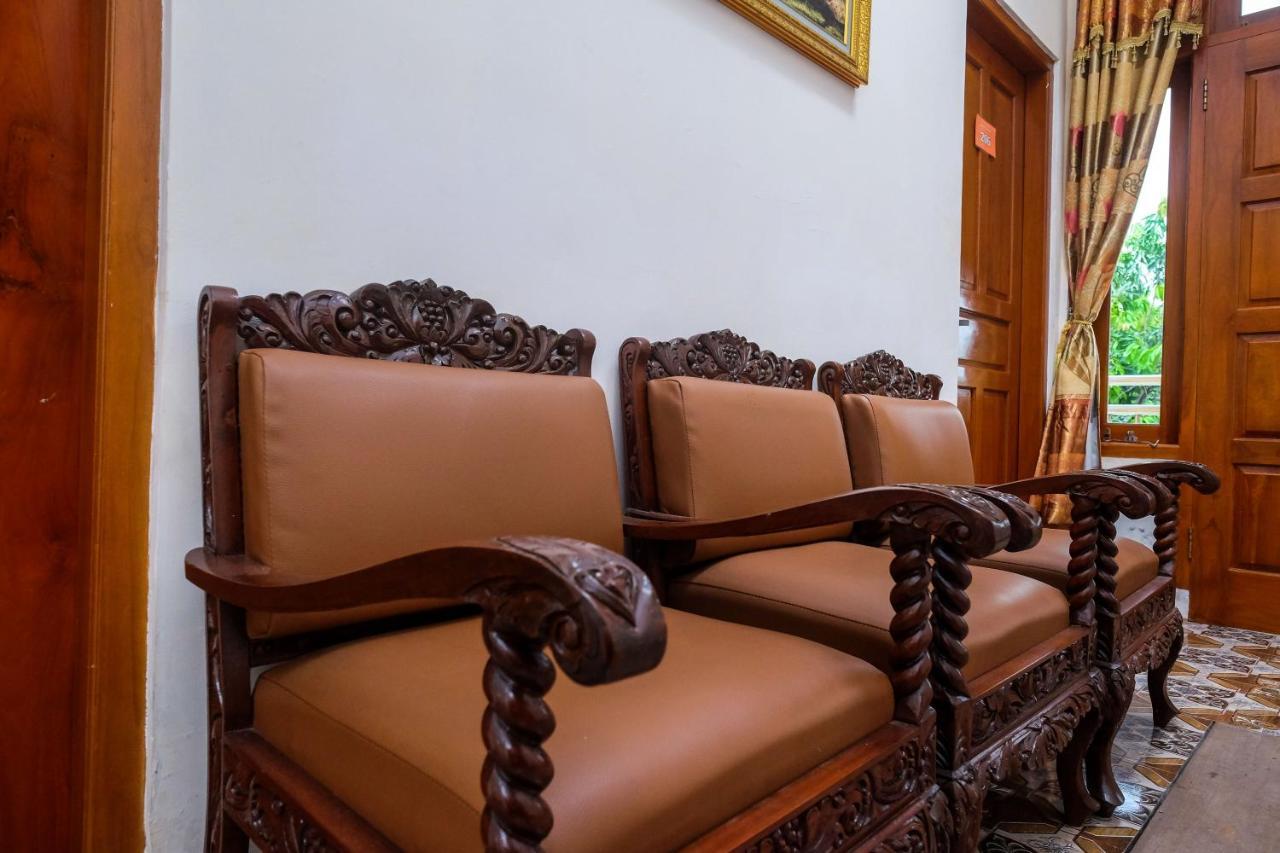 Reddoorz Syariah @ Griya Thamrin Manahan Solo Ngoại thất bức ảnh
