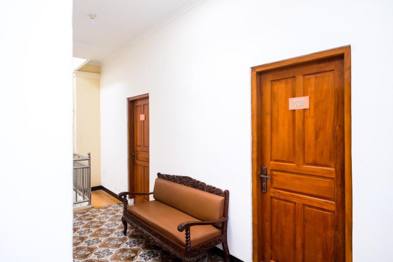 Reddoorz Syariah @ Griya Thamrin Manahan Solo Ngoại thất bức ảnh