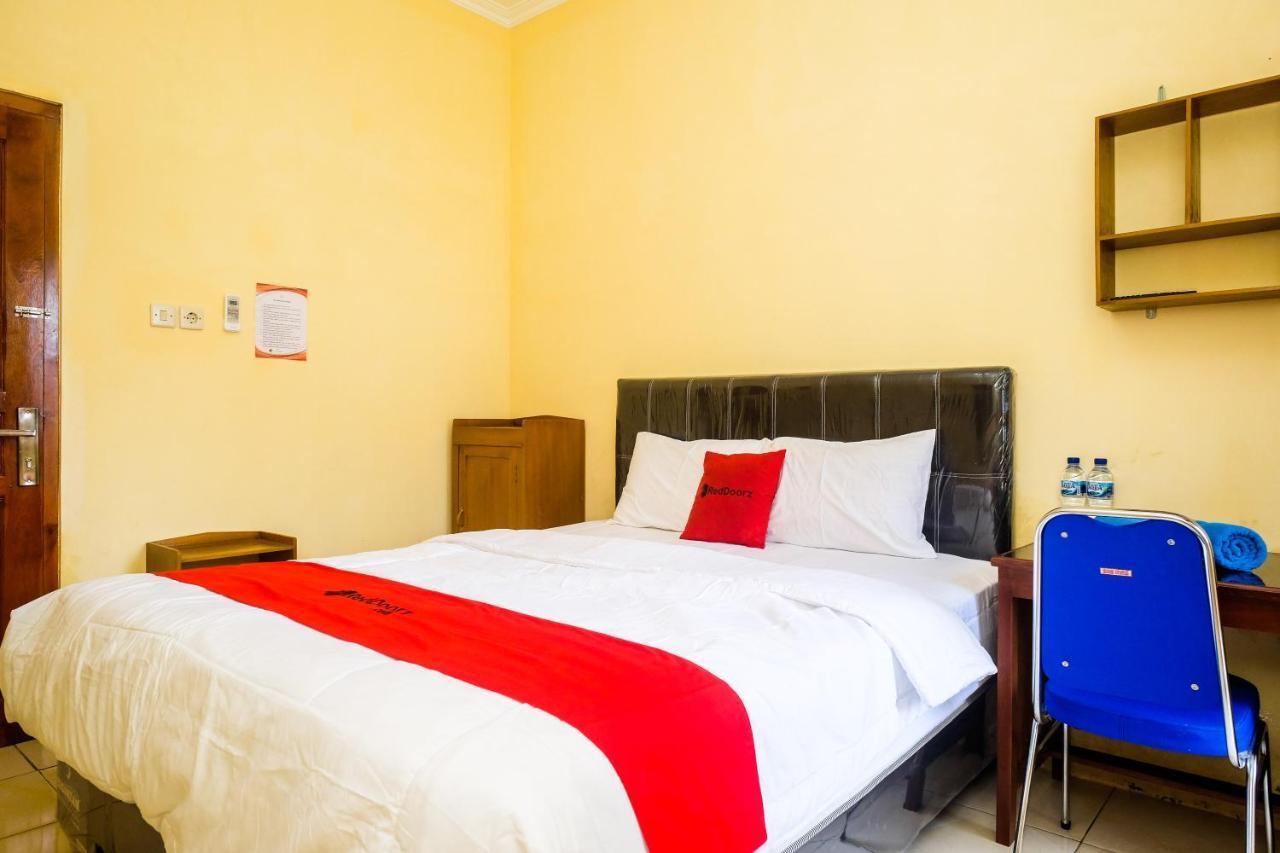 Reddoorz Syariah @ Griya Thamrin Manahan Solo Ngoại thất bức ảnh