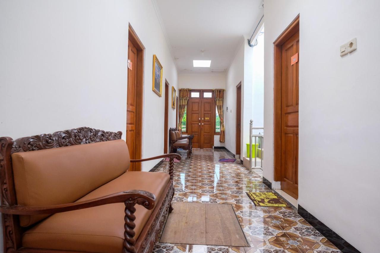 Reddoorz Syariah @ Griya Thamrin Manahan Solo Ngoại thất bức ảnh